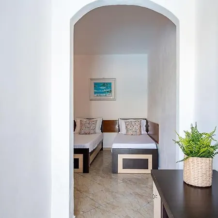 Apartment Goro 10 - Front Pool, Kitchen&parking *