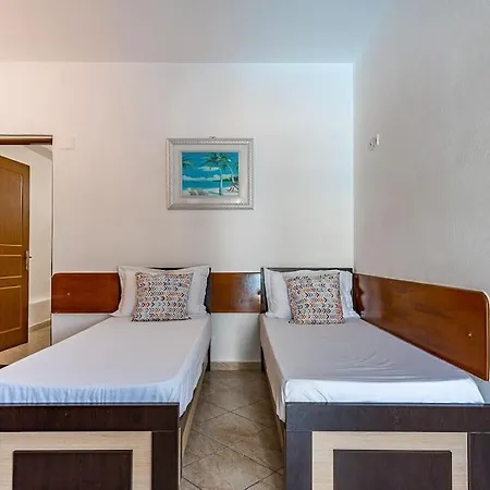 Apartment Goro 10 - Front Pool, Kitchen&parking *