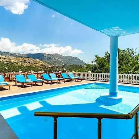 Goro 10 - Front Pool, Kitchen&parking Himarë