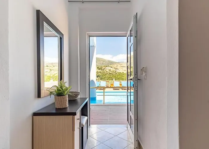 Goro 10 - Front Pool, Kitchen & Parking * Himara