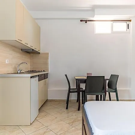 Goro 10 - Front Pool, Kitchen & Parking Химара