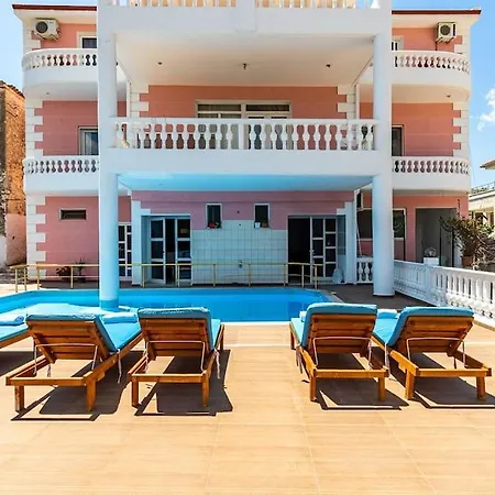 Goro 10 - Front Pool, Kitchen & Parking Daire