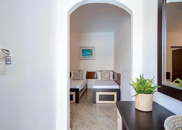 Appartamento Goro 10 - Front Pool, Kitchen & Parking *