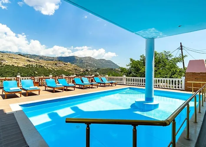 Goro 10 - Front Pool, Kitchen & Parking Himare