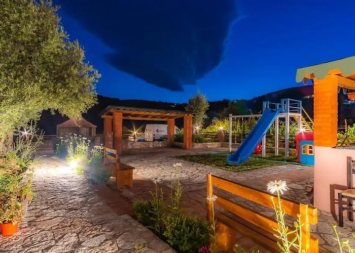 Goro 10 - Front Pool, Kitchen & Parking Appartamento